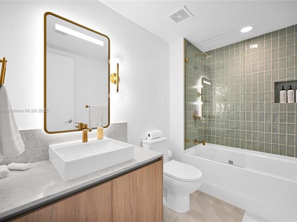 159 NE 6th St 4015, Miami FL 33132