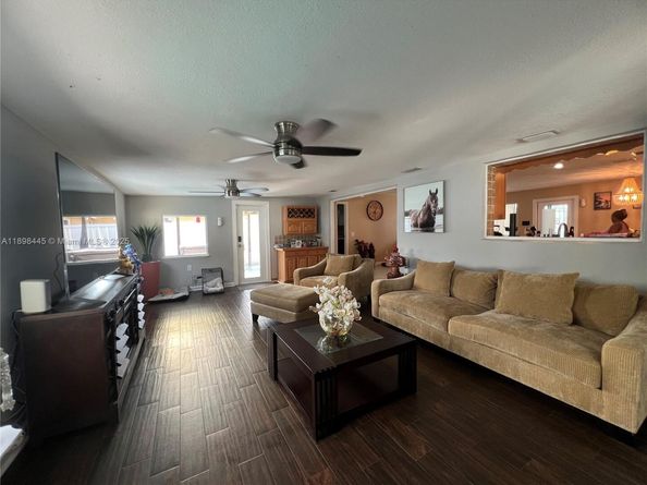 11370 NW 46th Pl, Sunrise FL 33323