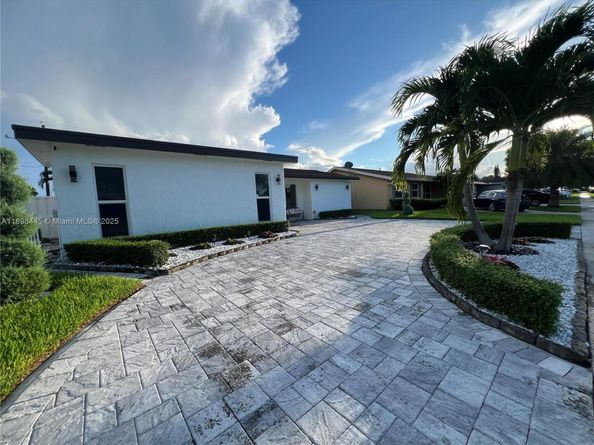 11370 NW 46th Pl, Sunrise FL 33323