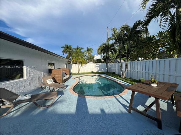 11370 NW 46th Pl, Sunrise FL 33323