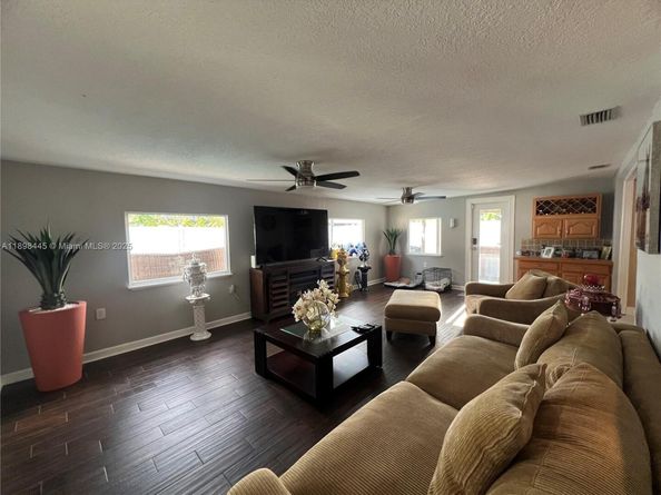 11370 NW 46th Pl, Sunrise FL 33323
