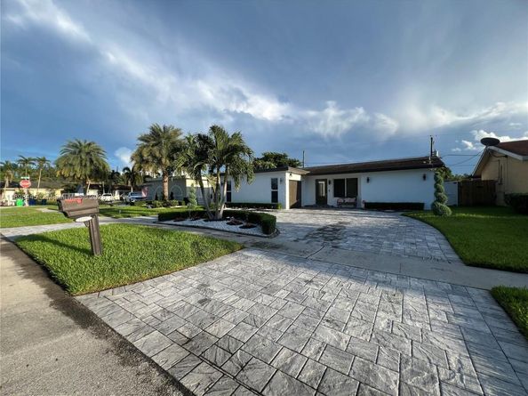 11370 NW 46th Pl, Sunrise FL 33323
