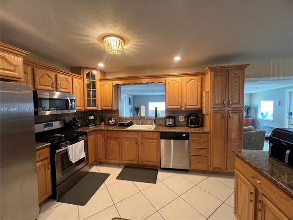 11370 NW 46th Pl, Sunrise FL 33323