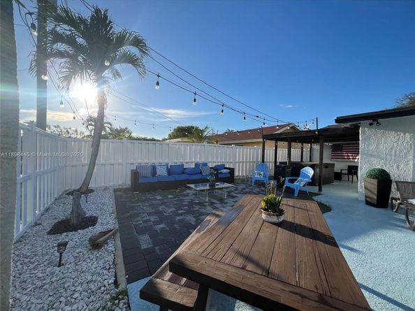 11370 NW 46th Pl, Sunrise FL 33323