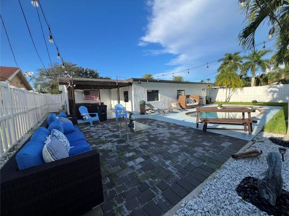 11370 NW 46th Pl, Sunrise FL 33323