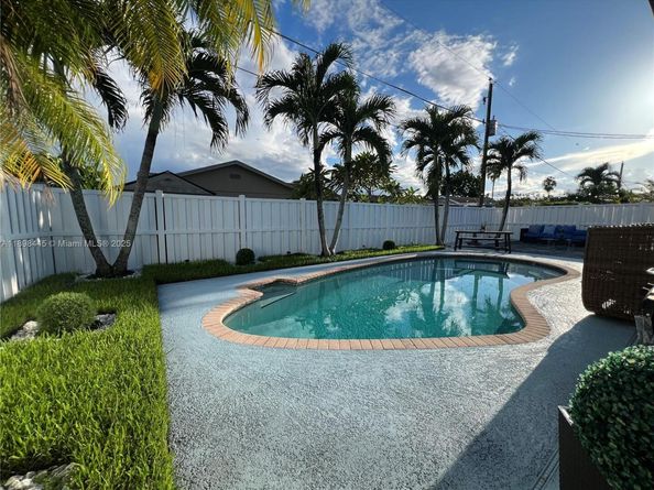 11370 NW 46th Pl, Sunrise FL 33323