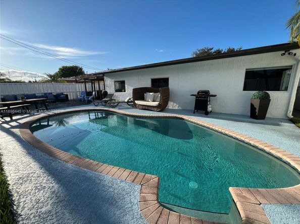 11370 NW 46th Pl, Sunrise FL 33323