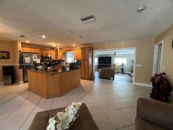 11370 NW 46th Pl, Sunrise FL 33323