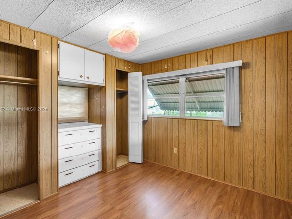 8360 SW 21st St, Davie FL 33324