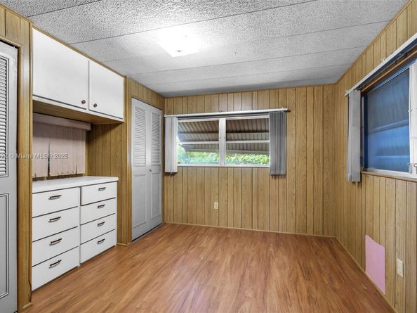 8360 SW 21st St, Davie FL 33324