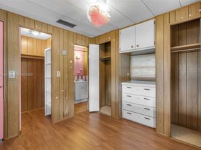 8360 SW 21st St, Davie FL 33324