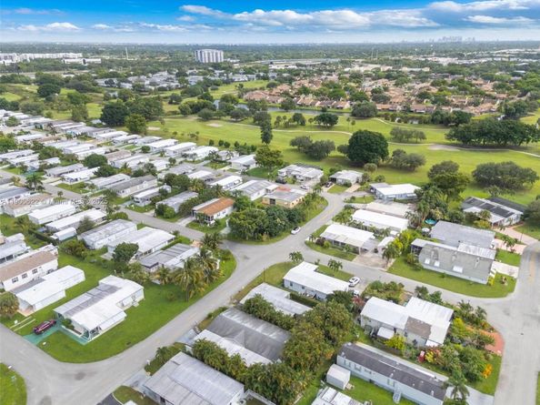 8360 SW 21st St, Davie FL 33324