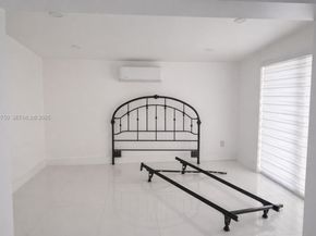 5250 SW 115th Ave, Miami FL 33165