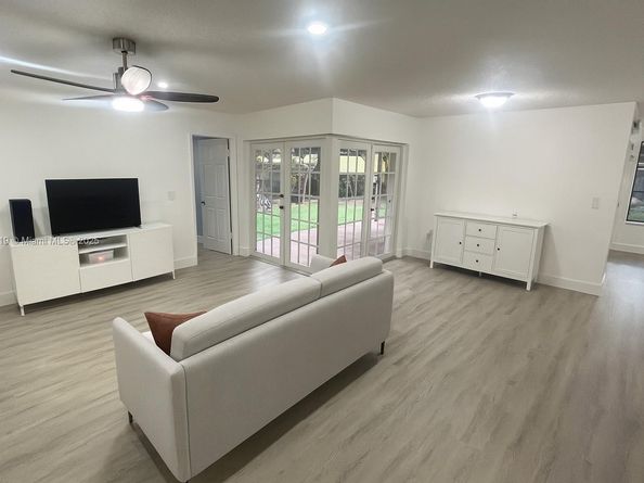 3250 SW 116th Pl, Miami FL 33165
