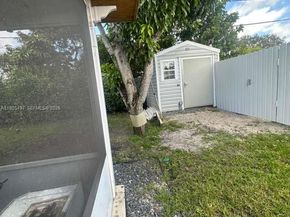 6761 Allen St, Hollywood FL 33024