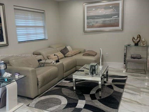 6761 Allen St, Hollywood FL 33024