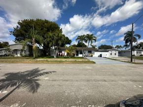 6761 Allen St, Hollywood FL 33024