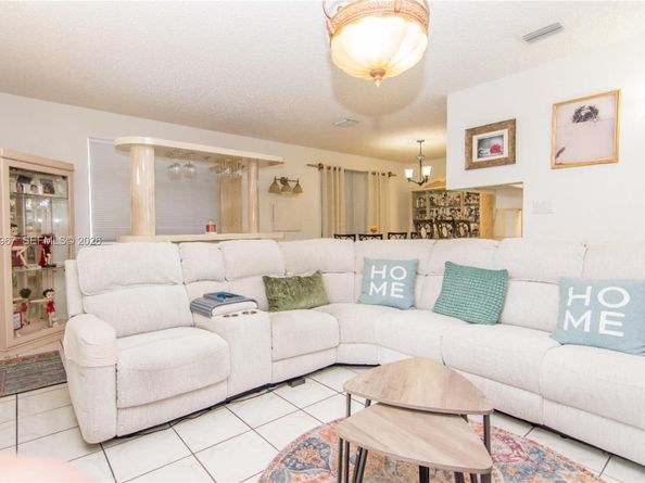 1300 NW 9th St, Homestead FL 33030