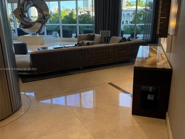 Undisclosed Address #A11858714, Aventura FL 33160
