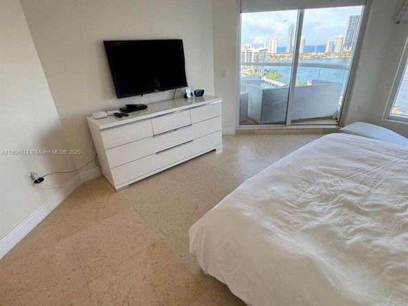 Undisclosed Address #A11858714, Aventura FL 33160