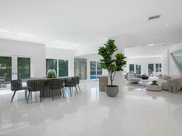 1040 S Shore Dr, Miami Beach FL 33141