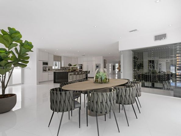 1040 S Shore Dr, Miami Beach FL 33141