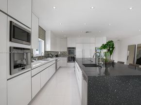 1040 S Shore Dr, Miami Beach FL 33141