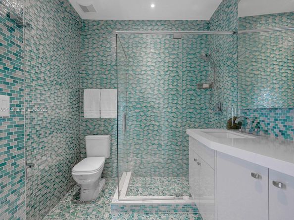 1040 S Shore Dr, Miami Beach FL 33141