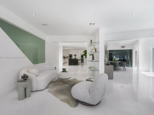 1040 S Shore Dr, Miami Beach FL 33141