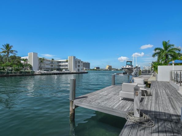 1040 S Shore Dr, Miami Beach FL 33141