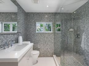 1040 S Shore Dr, Miami Beach FL 33141