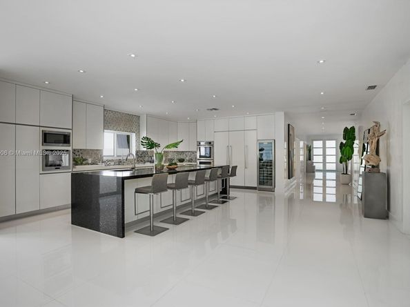 1040 S Shore Dr, Miami Beach FL 33141