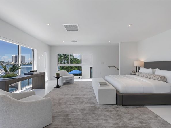 1040 S Shore Dr, Miami Beach FL 33141