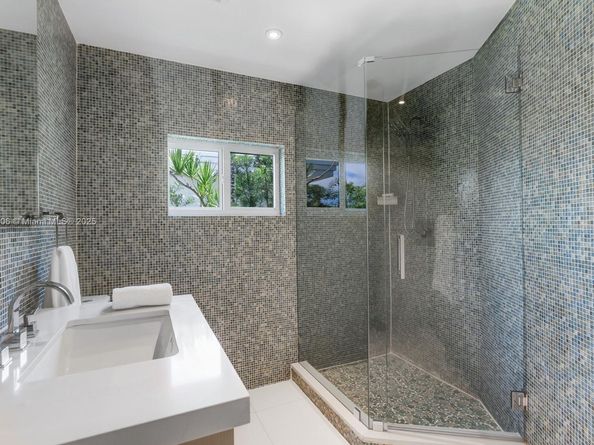 1040 S Shore Dr, Miami Beach FL 33141