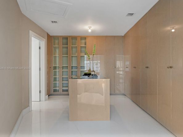 1040 S Shore Dr, Miami Beach FL 33141