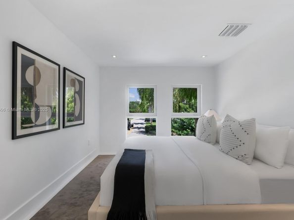 1040 S Shore Dr, Miami Beach FL 33141