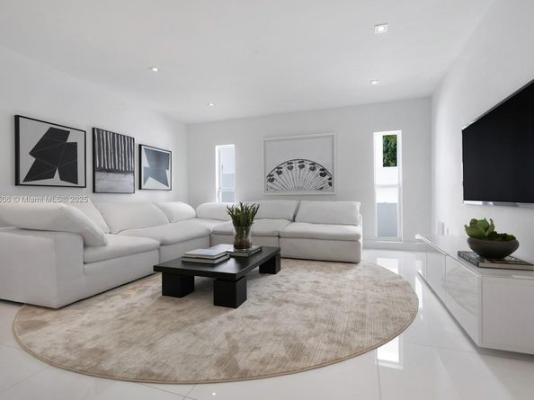 1040 S Shore Dr, Miami Beach FL 33141