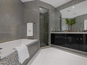 1040 S Shore Dr, Miami Beach FL 33141