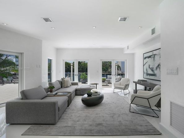 1040 S Shore Dr, Miami Beach FL 33141