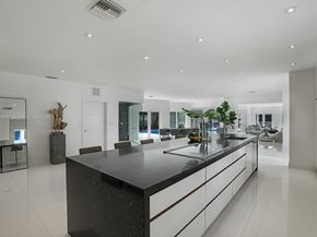 1040 S Shore Dr, Miami Beach FL 33141