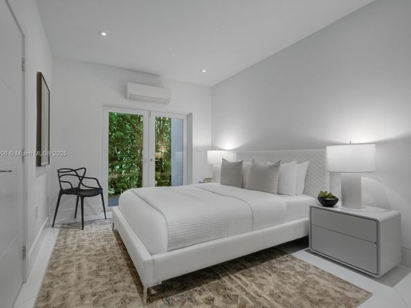 1040 S Shore Dr, Miami Beach FL 33141