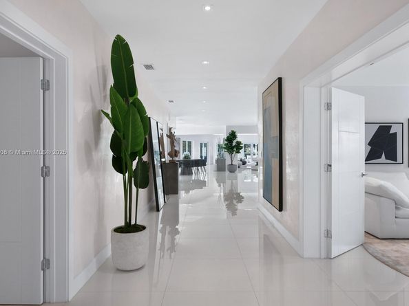 1040 S Shore Dr, Miami Beach FL 33141