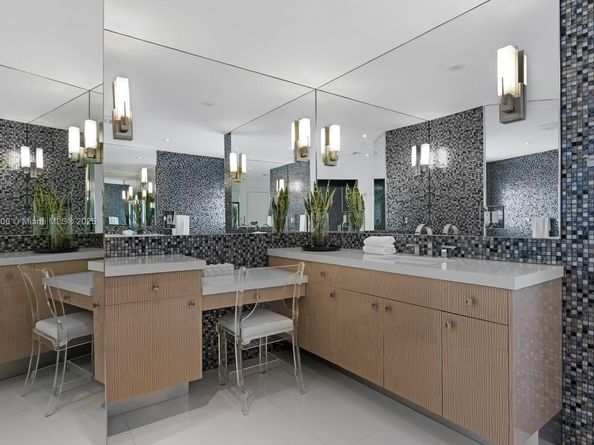 1040 S Shore Dr, Miami Beach FL 33141