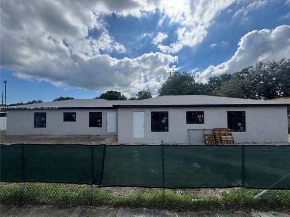 1112 NW 81st St, Miami FL 33150