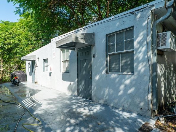 1177 NW 30th St, Miami FL 33127