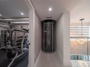 5601 N Ocean Dr, Hollywood FL 33019