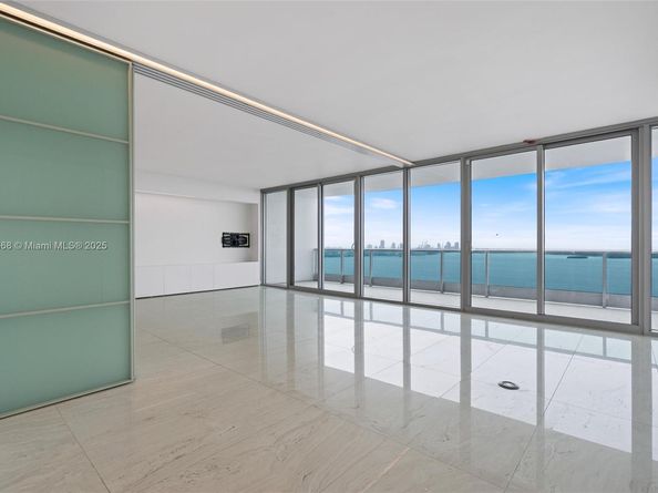1331 Brickell Bay Dr 2705, Miami FL 33131