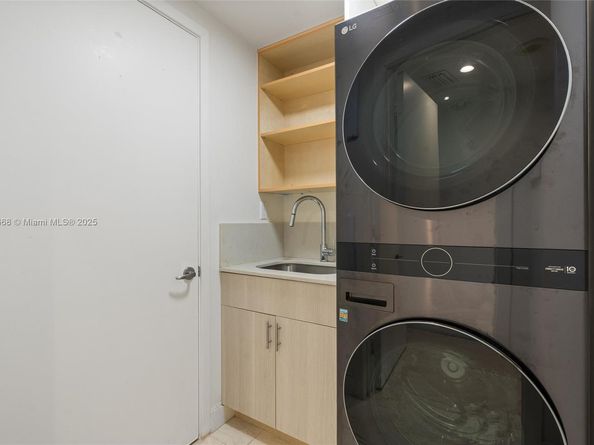 1331 Brickell Bay Dr 2705, Miami FL 33131