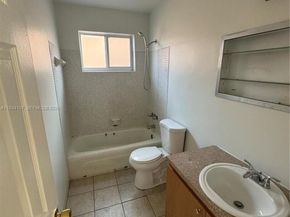 8511 NW 11th St, Pembroke Pines FL 33024