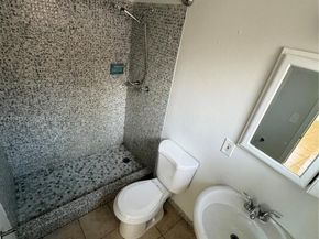 8511 NW 11th St, Pembroke Pines FL 33024